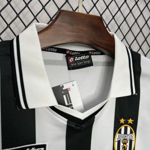 Retro Juventus 2001/02 Home Jersey