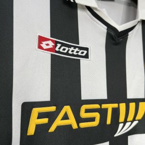 Retro Juventus 2001/02 Home Jersey