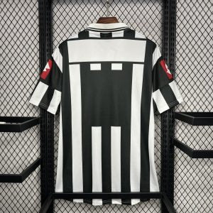 Retro Juventus 2001/02 Home Jersey