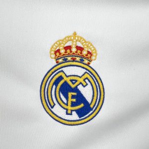 Retro Real Madrid 2005/06 Home Jersey