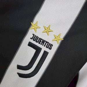 Retro Juventus 2017/18 Home Jersey