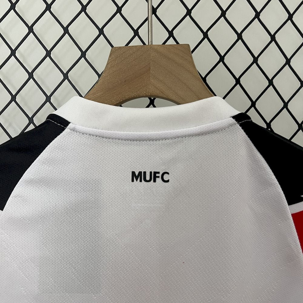 Retro Manchester United 2010/11 Away Kids Kit