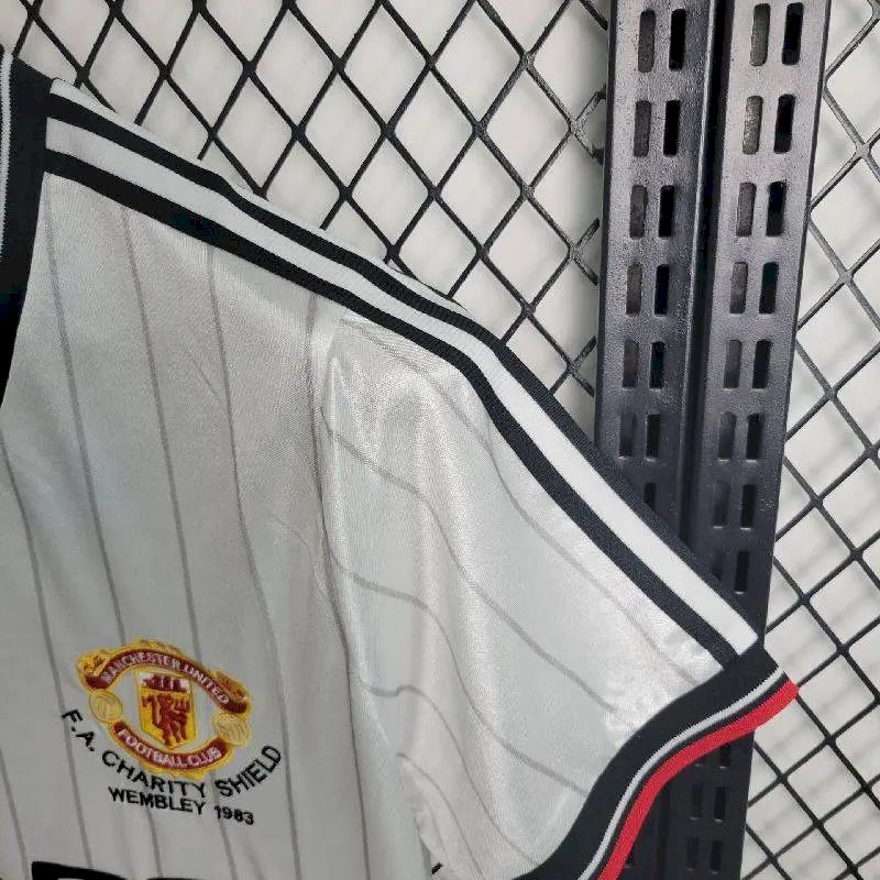 Retro Manchester United 1983/84 Away Jersey
