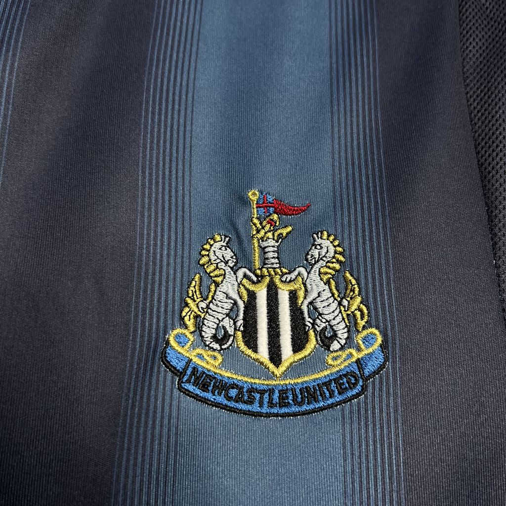 Retro Newcastle United 2004/06 Away Jersey