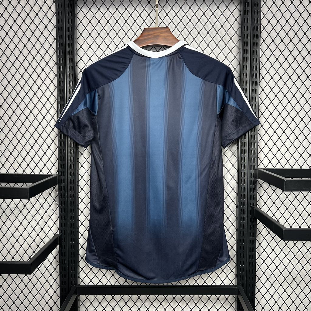 Retro Newcastle United 2004/06 Away Jersey