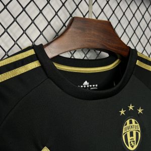 Retro Juventus 2015/16 Third Jersey
