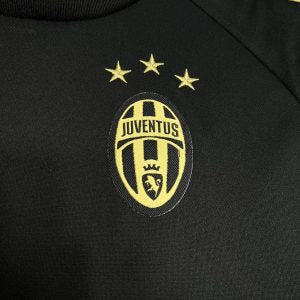 Retro Juventus 2015/16 Third Jersey