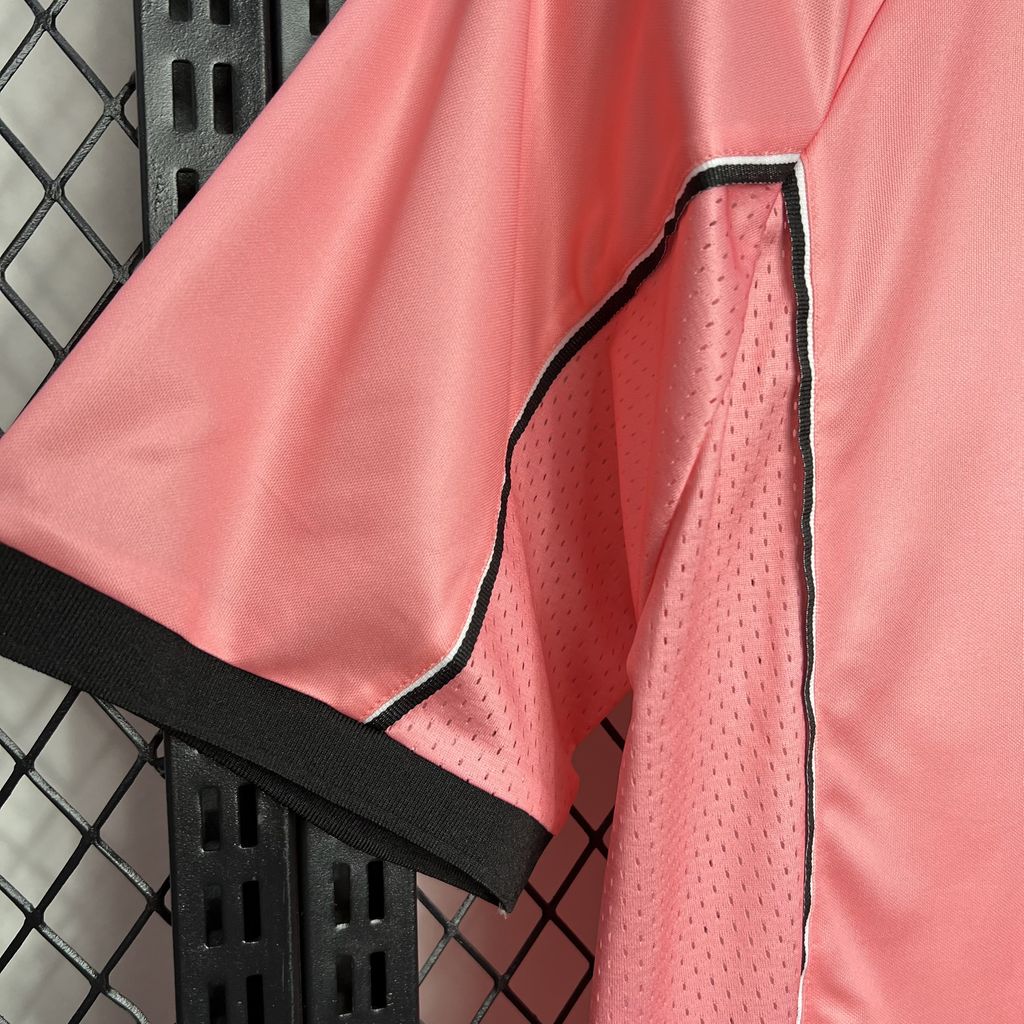 Retro Juventus 1997/98 Away Jersey
