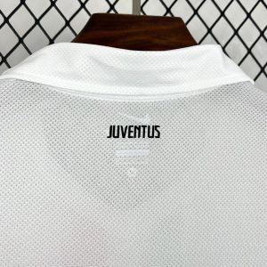 Retro Juventus 2010/11 Away Jersey