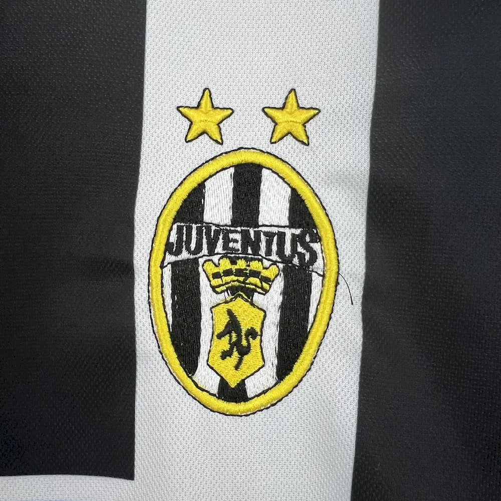 Retro Juventus 1999/00 Home Jersey