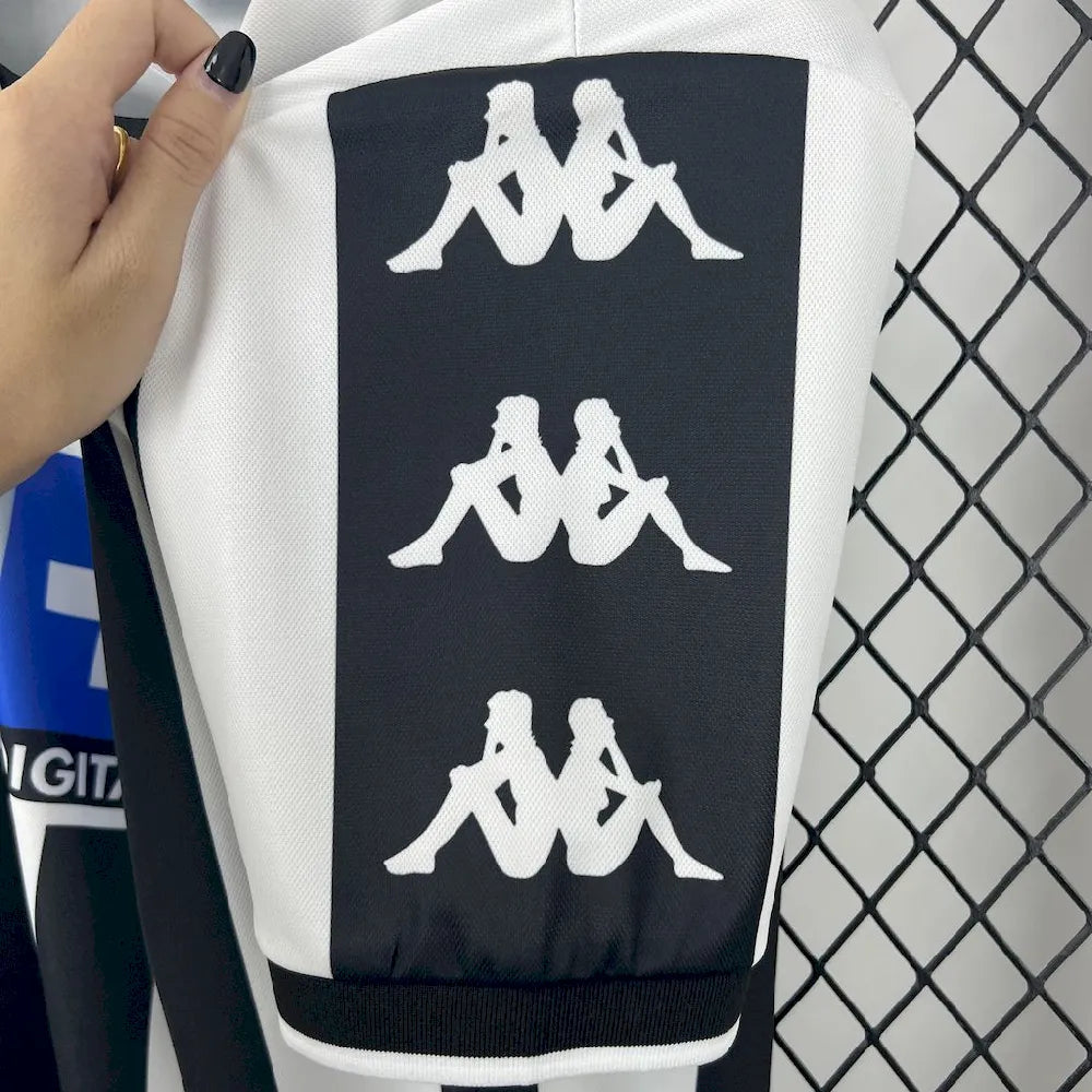Retro Juventus 1999/00 Home Jersey