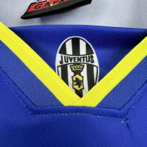 Retro Juventus 1996/97 Away Long Sleeve Jersey