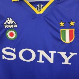 Retro Juventus 1995/96 Away Jersey