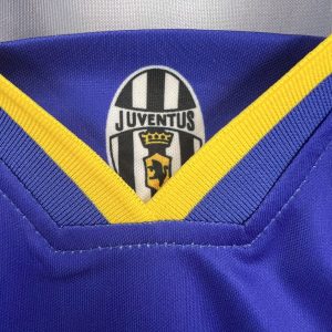 Retro Juventus 1995/96 Away Jersey
