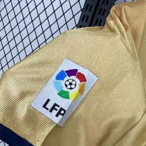Retro Barcelona 2001/02 Away Jersey