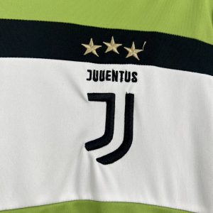 Retro Juventus 2017/18 Third Jersey