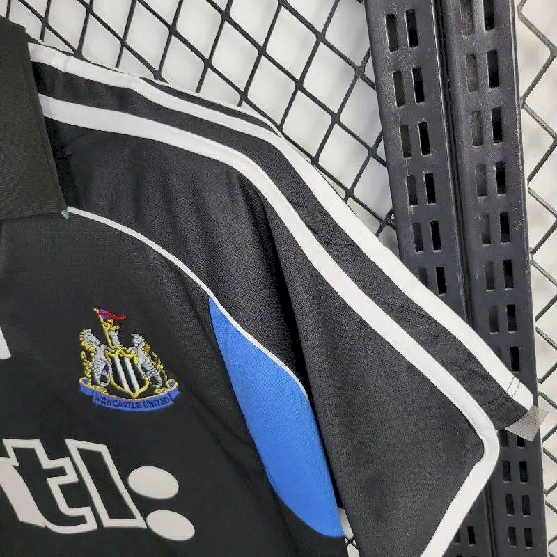 Retro Newcastle United 2001/02 Away Jersey